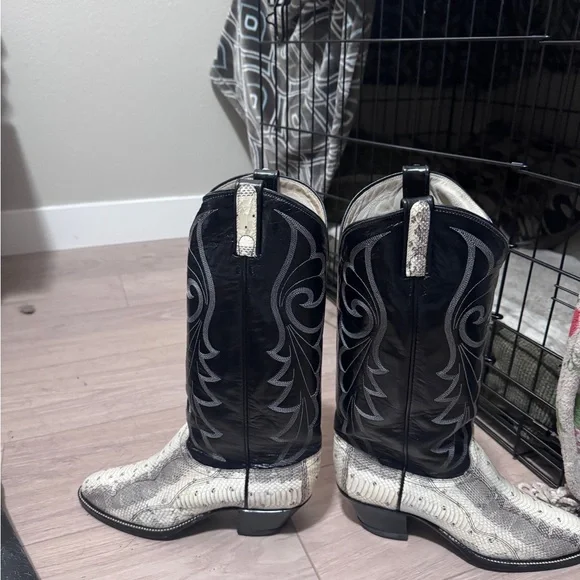 Black and White Cowboy Boots - Picture 3 of 7